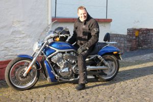 Chef Kurt Saffenreuther Auf Tour Mit Seiner Harley