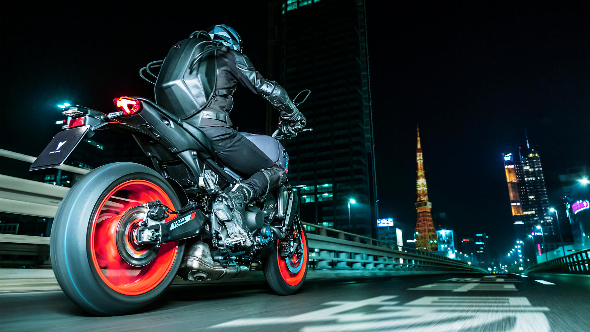 2021 Yamaha MT09 EU Storm Fluo Action 001 03