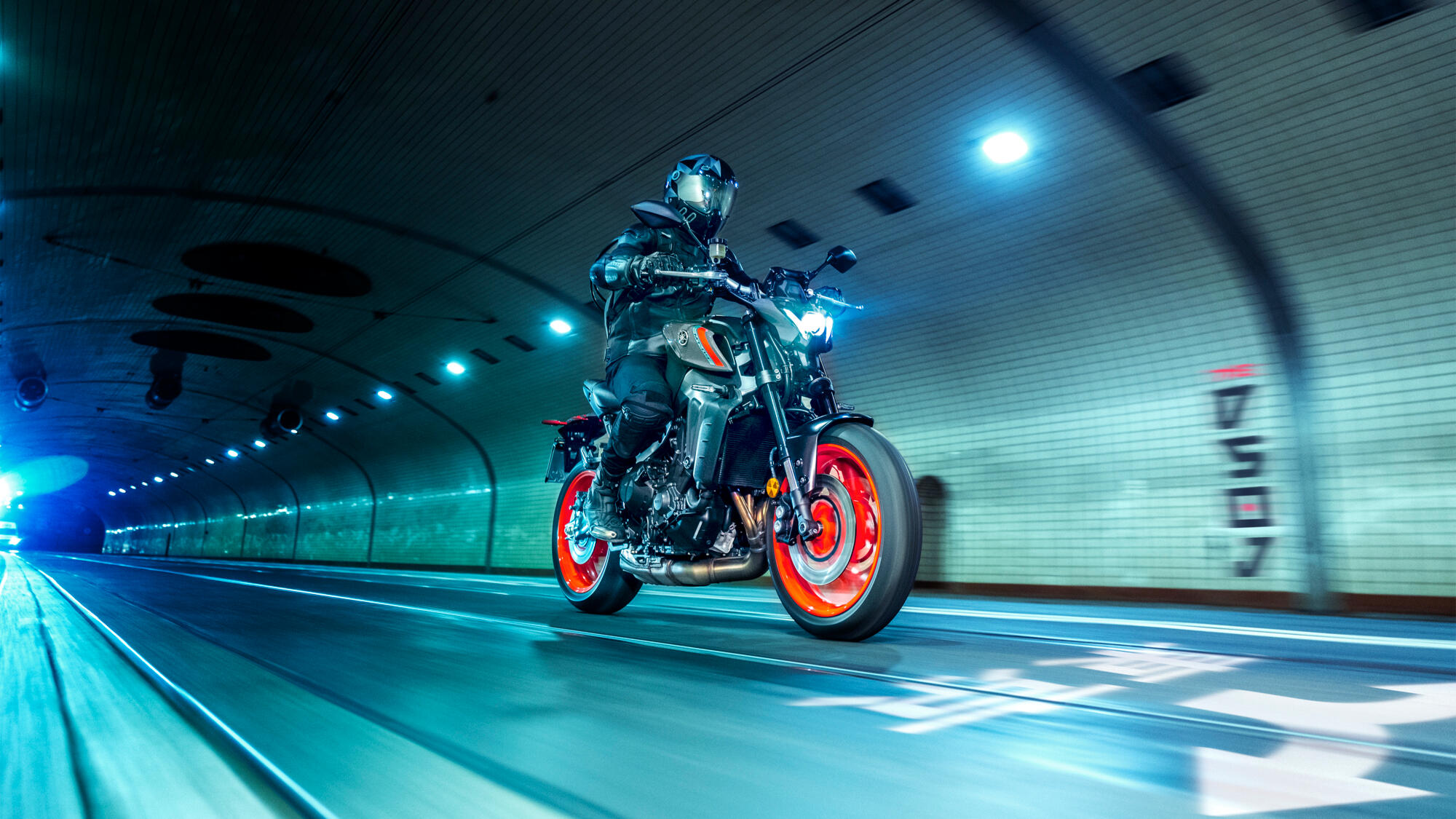 2021 Yamaha MT09 EU Storm Fluo Action 003 03