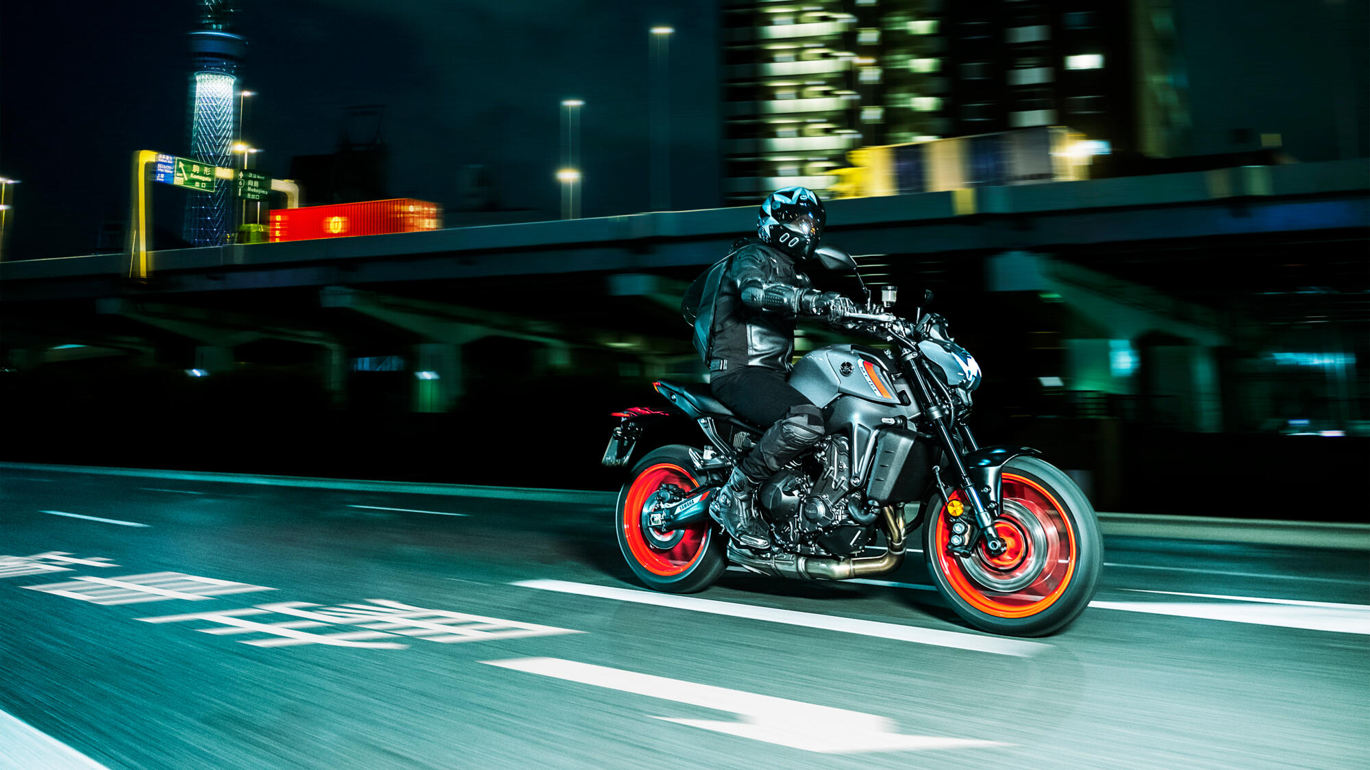 2021 Yamaha MT09 EU Storm Fluo Action 006 03