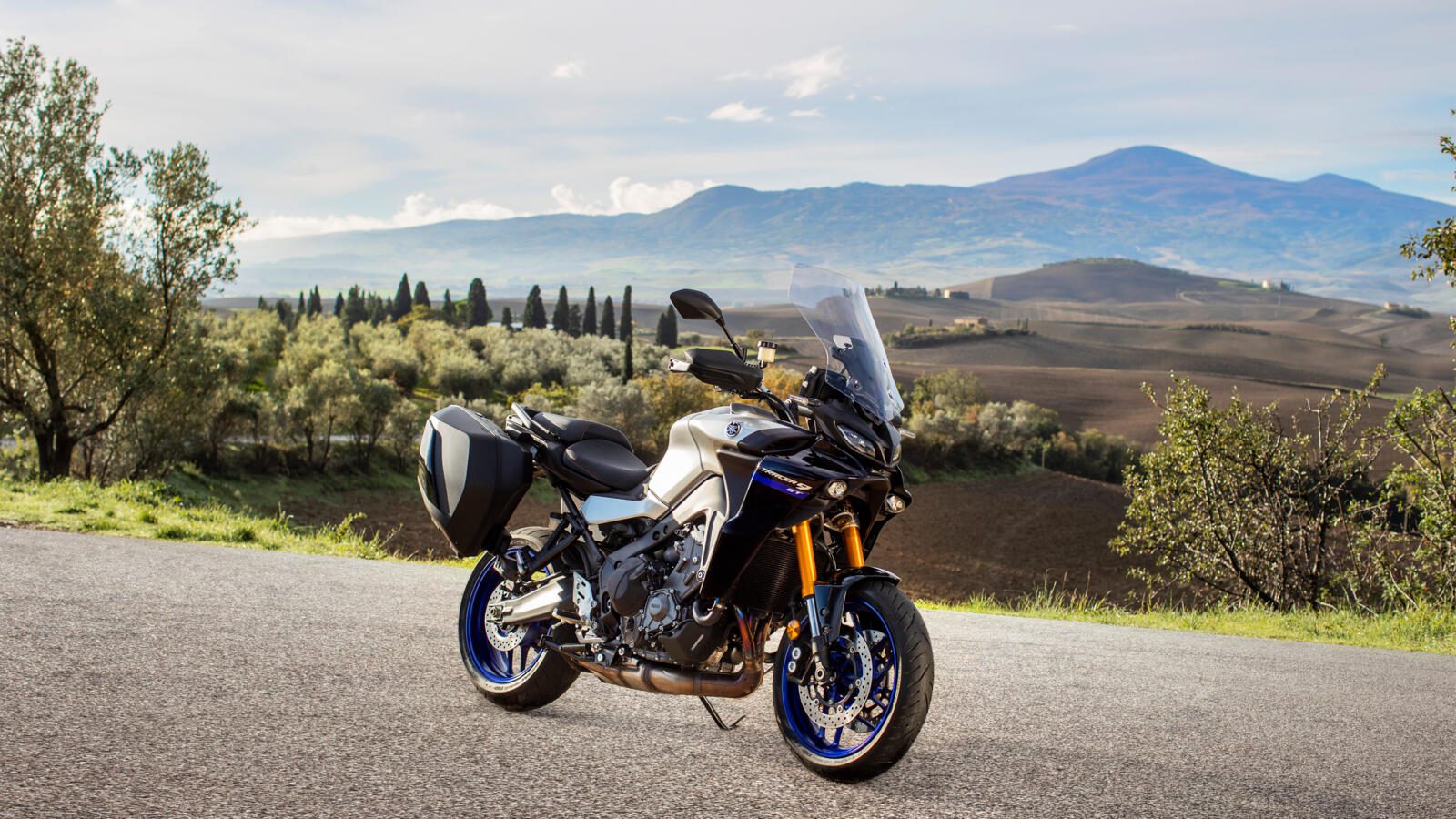 2021 YAM MT09TRGT EU BWM2 STA 002 03 Preview