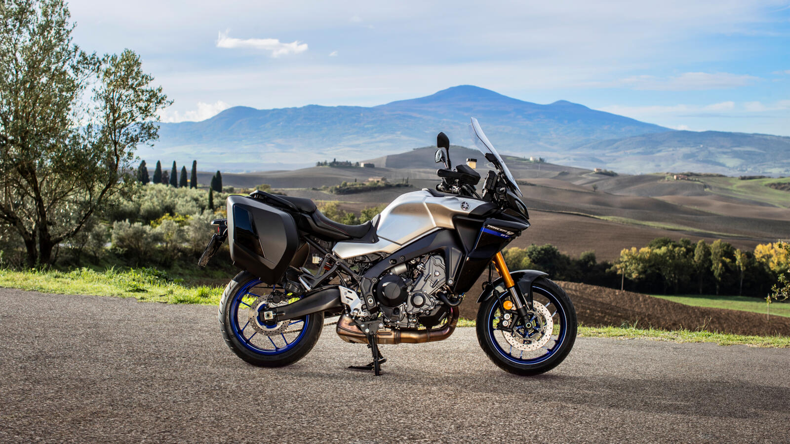 2021 YAM MT09TRGT EU BWM2 STA 003 03 Preview