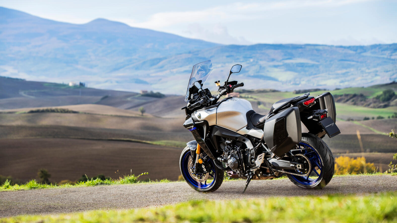 2021 YAM MT09TRGT EU BWM2 STA 005 03 Preview