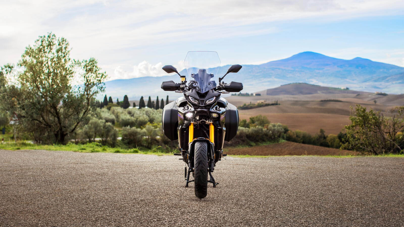 2021 YAM MT09TRGT EU BWM2 STA 006 03 Preview