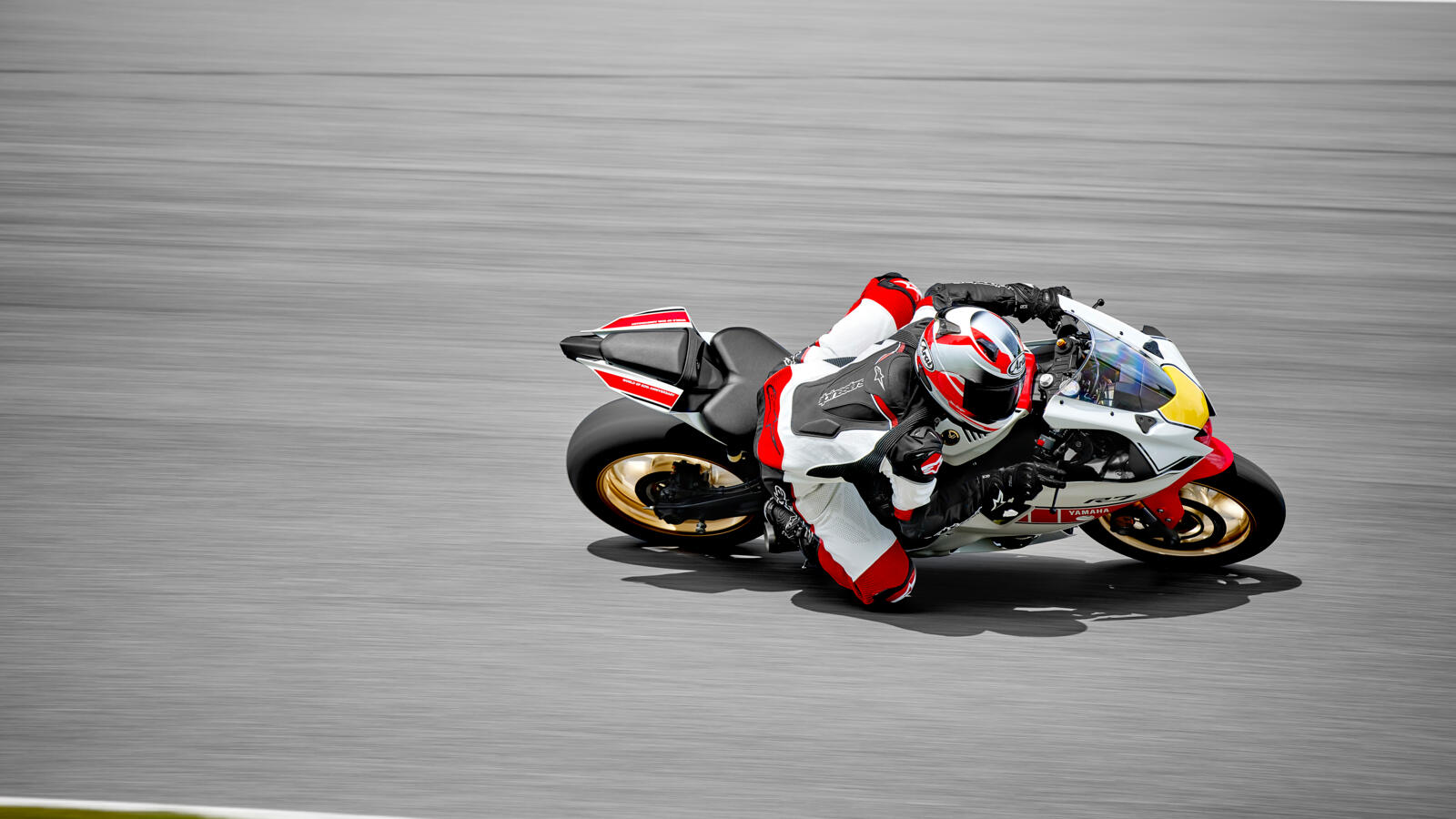 2022 YAM YZF700R7SV EU SW ACT 002 03 Preview