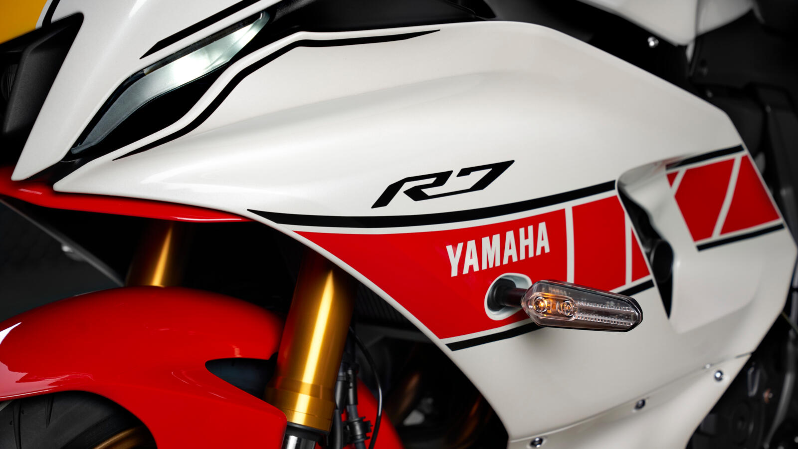 2022 YAM YZF700R7SV EU SW DET 001 03 Preview