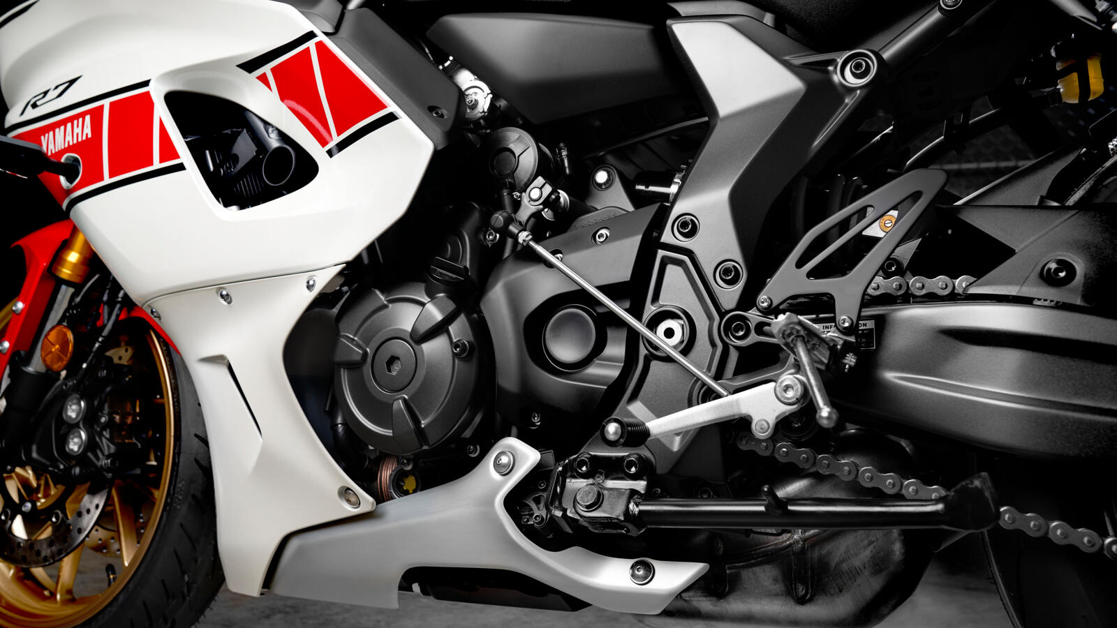 2022 YAM YZF700R7SV EU SW DET 002 03 Preview