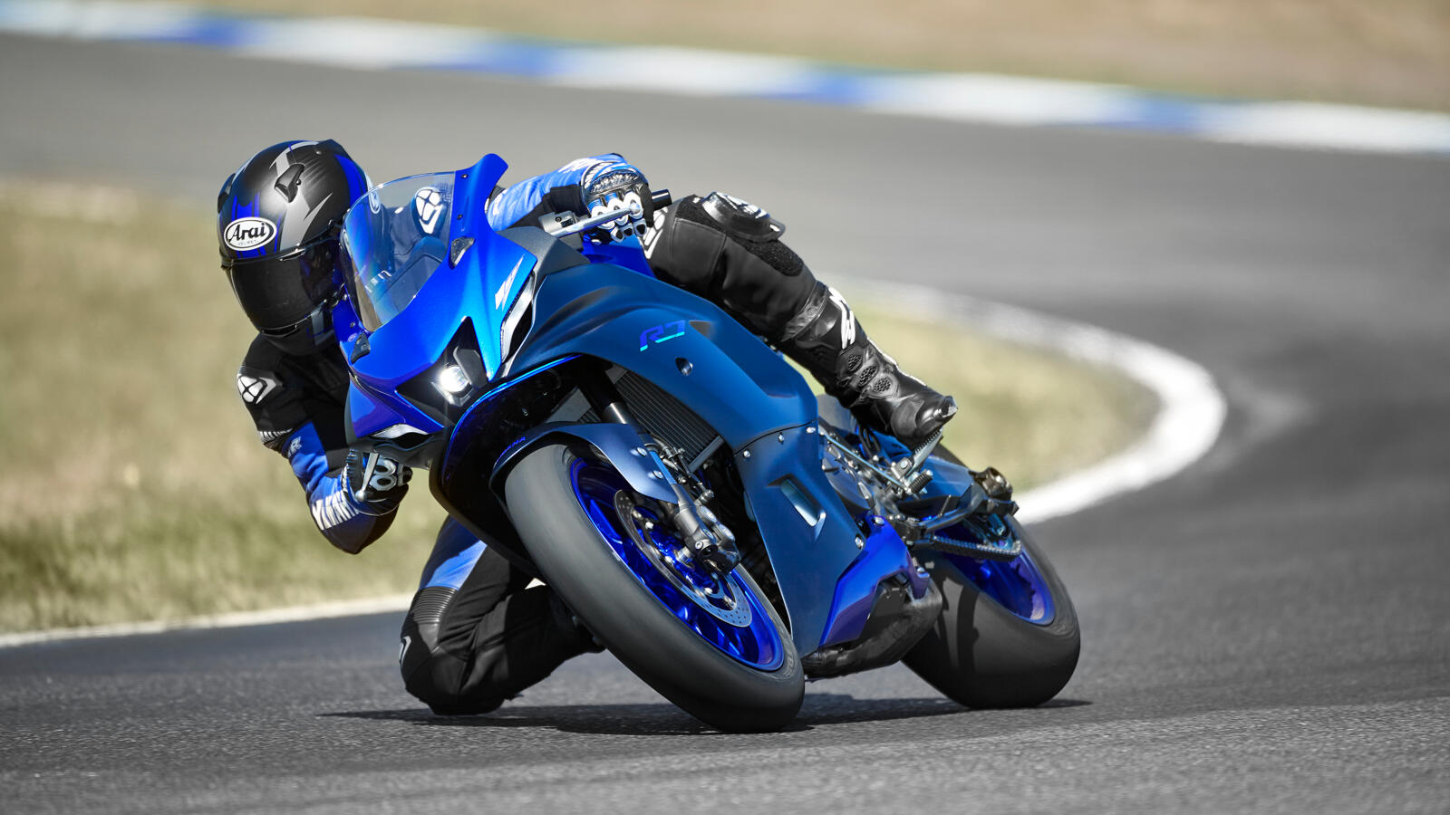 2022 YAM YZF700R7 EU DPBMC ACT 001 03 Preview