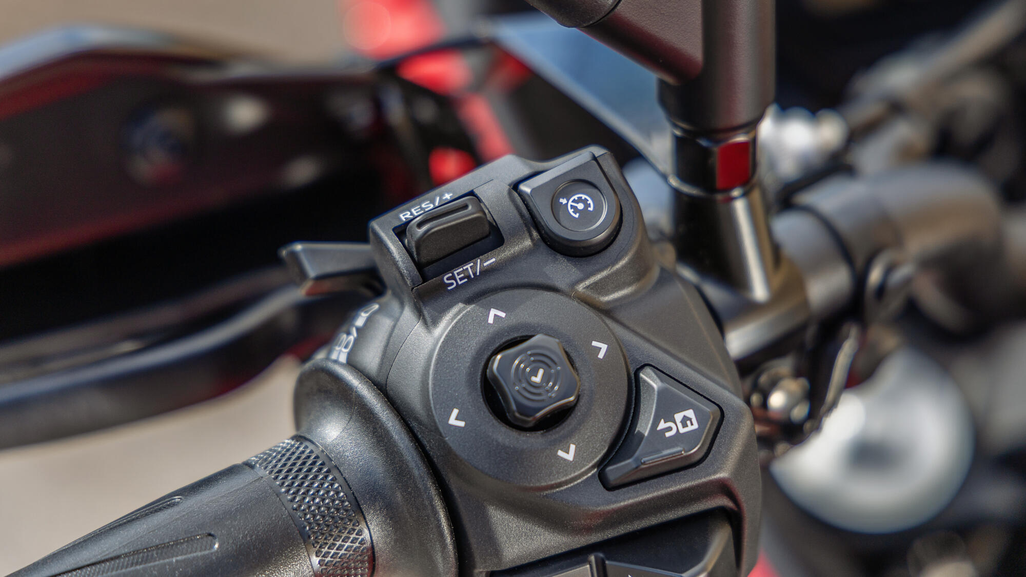 2025 Yamaha MT07TR EU NA Detail 004 03