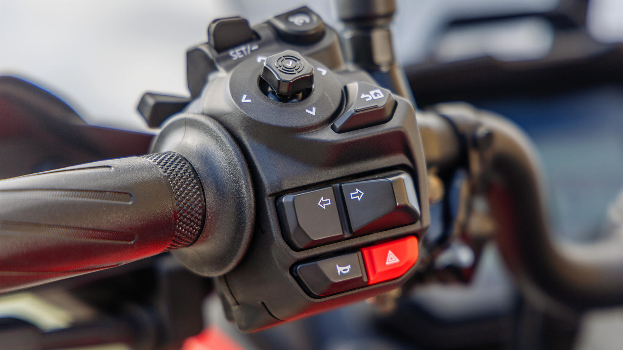 2025 Yamaha MT07TR EU NA Detail 008 03