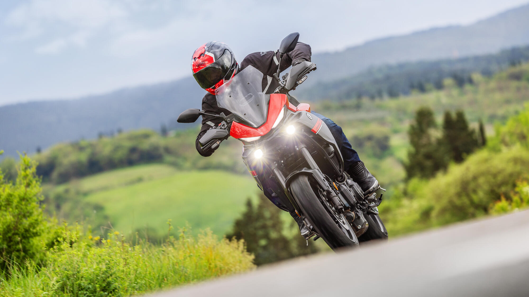 2025 Yamaha MT07TR EU Redline Action 003 03