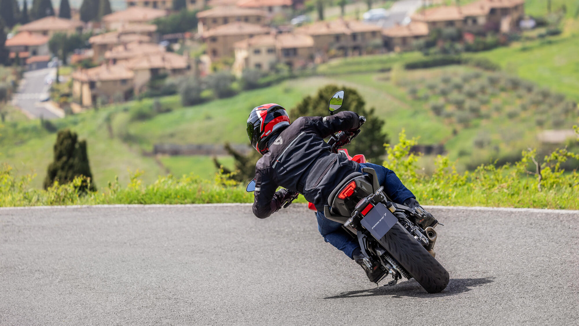 2025 Yamaha MT07TR EU Redline Action 006 03