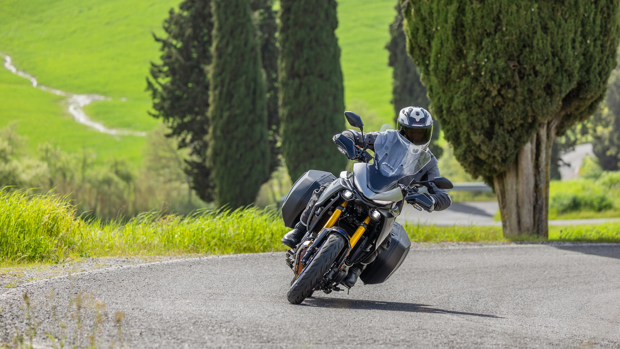 2025 Yamaha MT07TRGT EU Icon Performance Action 003 03
